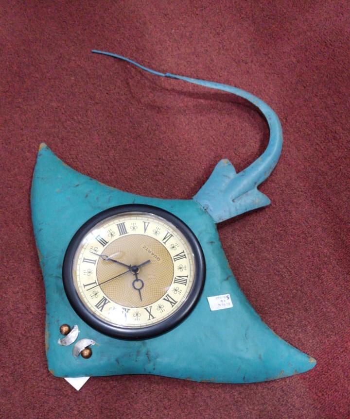 RELOJ EN FORMA DE PEZ